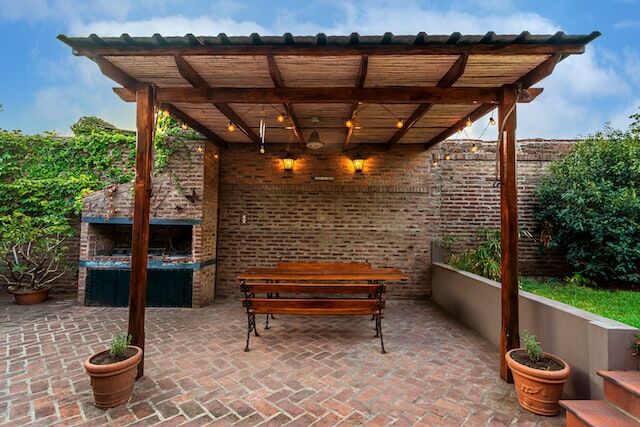 Outdoor Dining and 5 Other Benefits of Having a Pergola